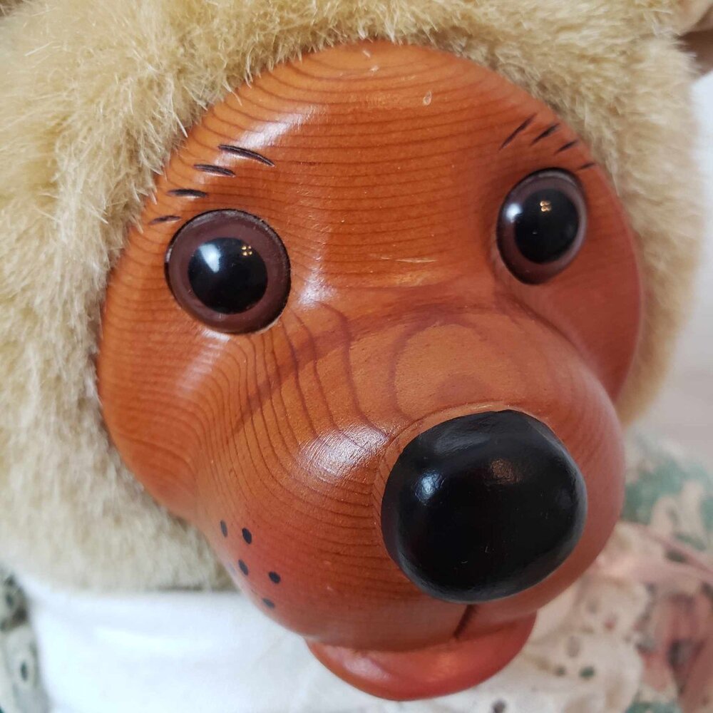 1990 LIMITED EDITION Raikes Courtney Bear - Wooden Carved Face w/ Music Cassette - Picture 5 of 17